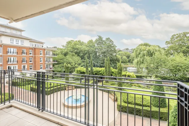 Clevedon Road, Twickenham, TW1