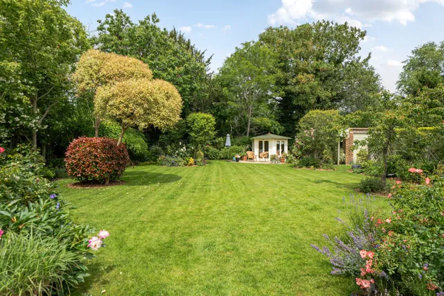 Cannon Way, Leatherhead, KT22