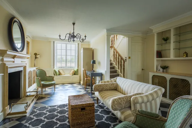 Hampton Court Road, East Molesey, KT8