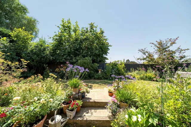 Hill Road, Lower Boddington, NN11