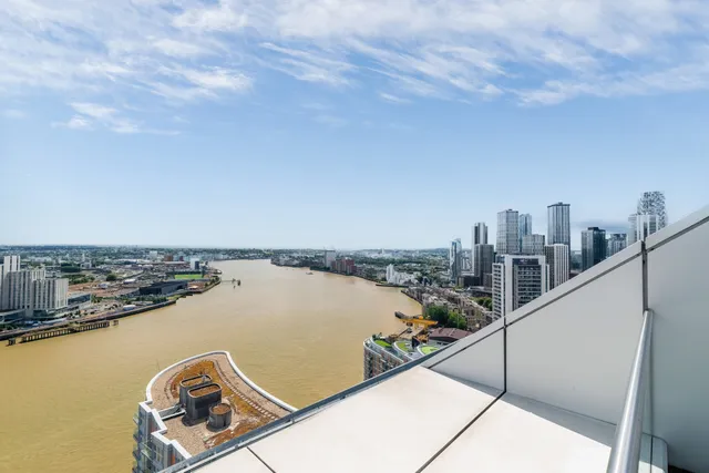 Fairmont Avenue, London, E14