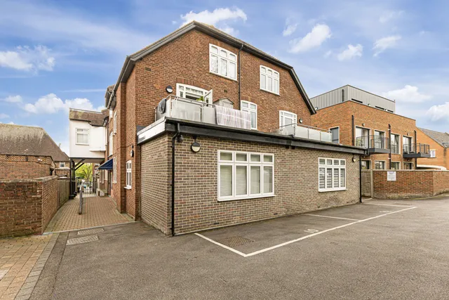 Pynnacles Close, Stanmore, HA7