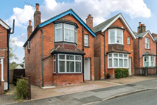 New Road, HASLEMERE, GU27