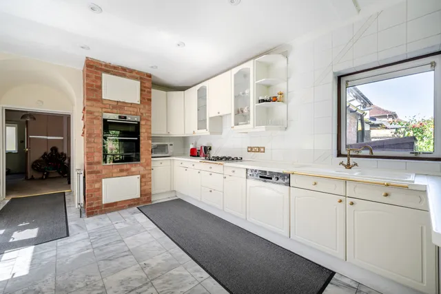 Burfield Road, Windsor, SL4