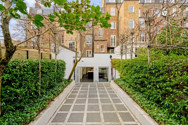 Eaton Terrace, London, SW1W