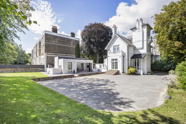 The Glebe, London, SE3