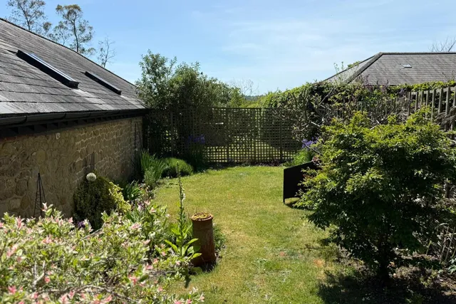 Wishanger Lane, Farnham, GU10