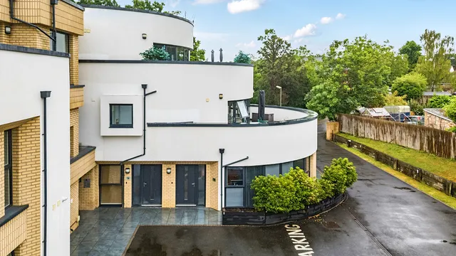 Court Lane, Epsom, KT19