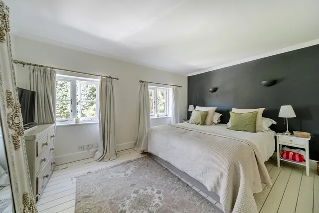 Middle Church Lane, Farnham, GU9