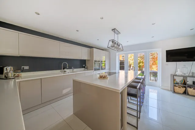 Longbourn, Windsor, SL4