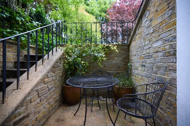 Crescent Grove, London, SW4