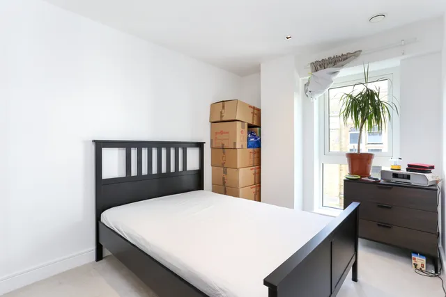 Longfield Avenue, Ealing, W5