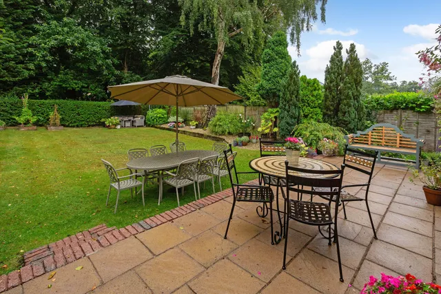 Avenue Road, Farnborough, GU14