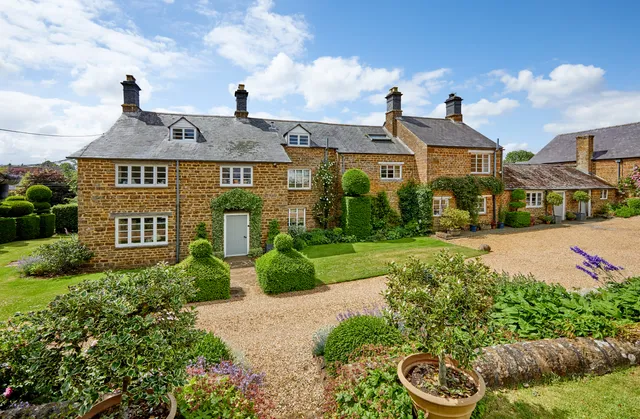 Upper Wardington, Upper Wardington, OX17