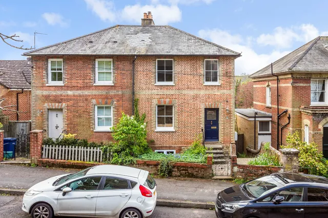Deanery Road, Godalming, GU7