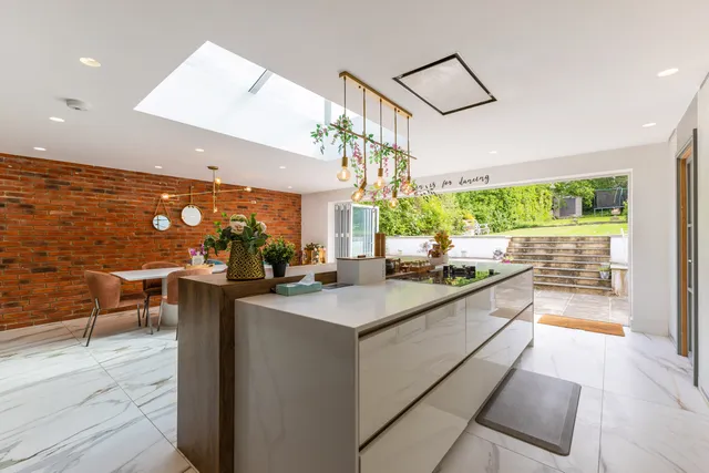 Caldecote Gardens, Bushey, WD23