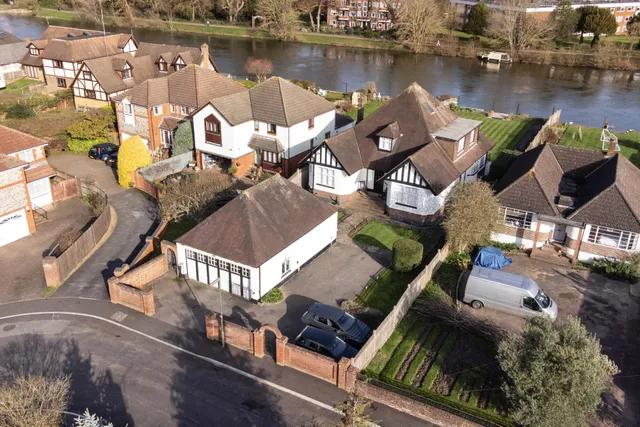 Mayfield Gardens, Staines-Upon-Thames, TW18