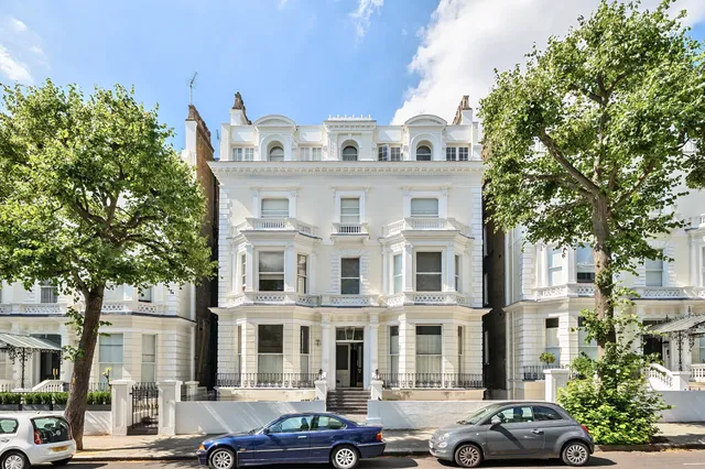 Holland Park, London, W11