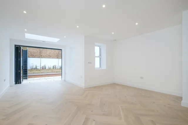 Gordon Road, London, W5