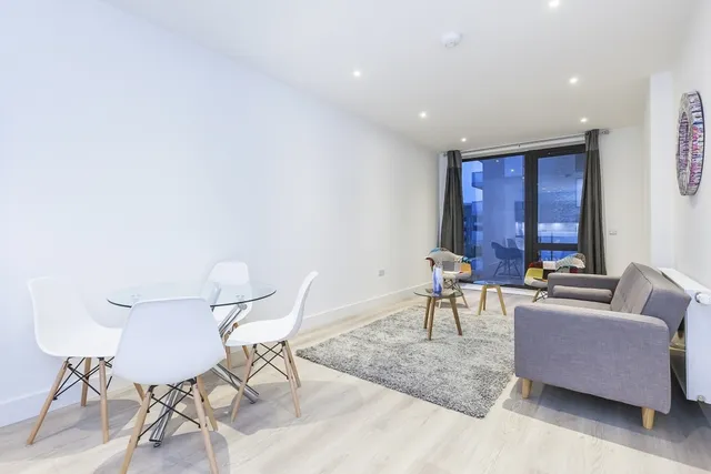 Valencia Close, لندن, E14