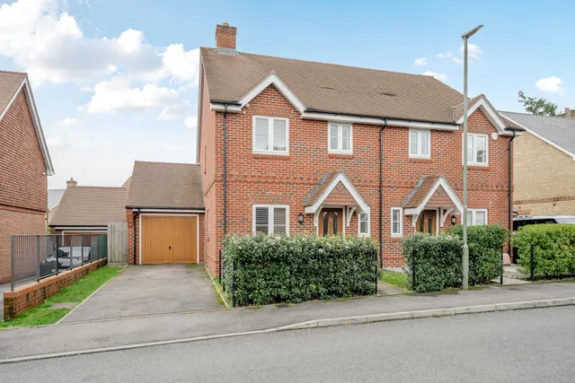 Gardenia Drive, Farnham, GU10