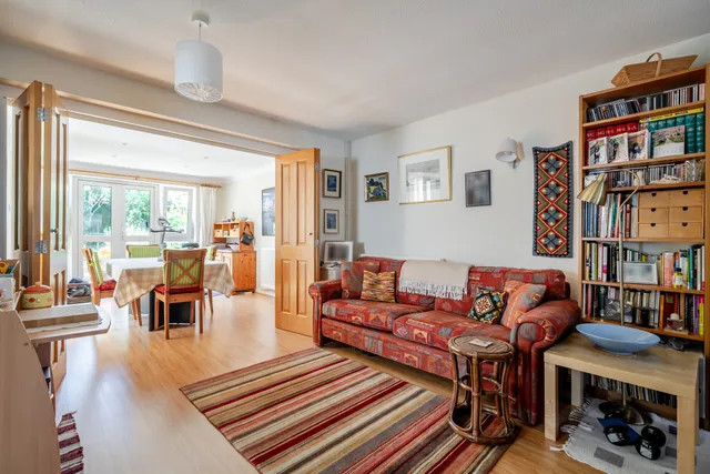 Mower Place, Cranleigh, GU6