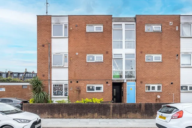 Waverton Road, London, SW18