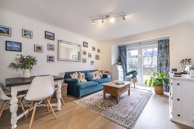 24 شارع رافنسبيري، لندن، SW18