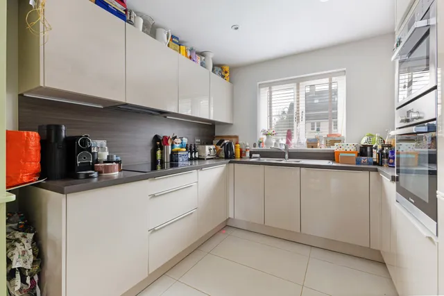 Hunters Place, Hindhead, GU26