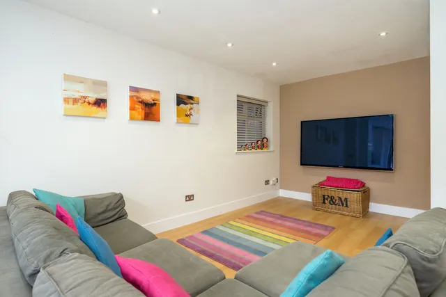 Mill Street, Kingston Upon Thames, KT1