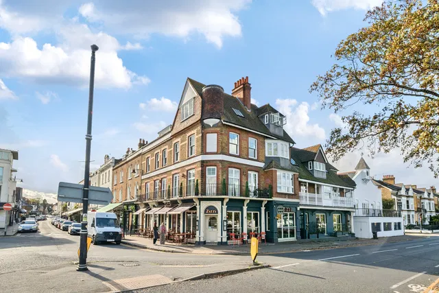 1 Bridge Road, East Molesey, KT8