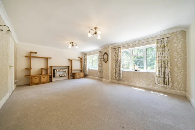 Blackhouse Road, Colgate, RH13