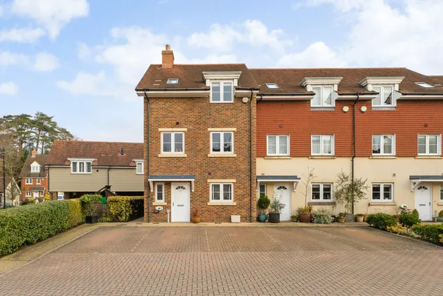 Hunters Place, Hindhead, GU26