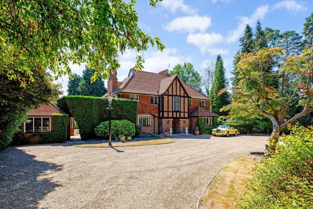 Wellington Avenue, Virginia Water, GU25
