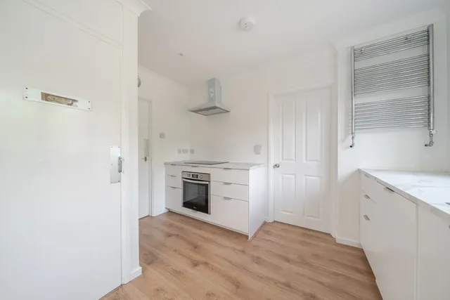 West Heath Road, Farnborough, GU14