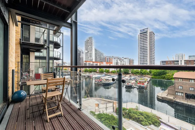 Boardwalk Place, London, E14