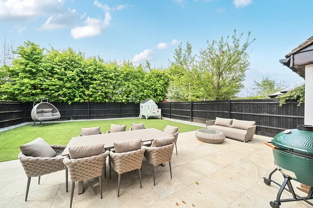 Burrows Close, Penn, HP10