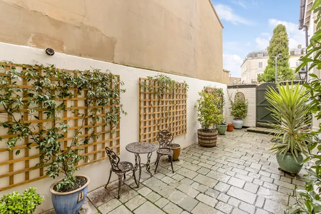 8 Queens Parade, Cheltenham, GL50