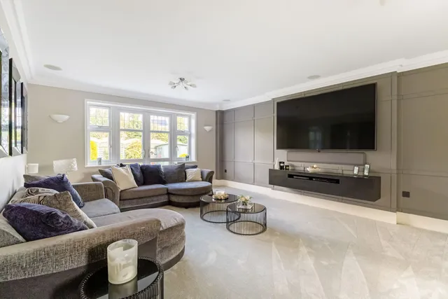 Wood End Road, Harpenden, AL5