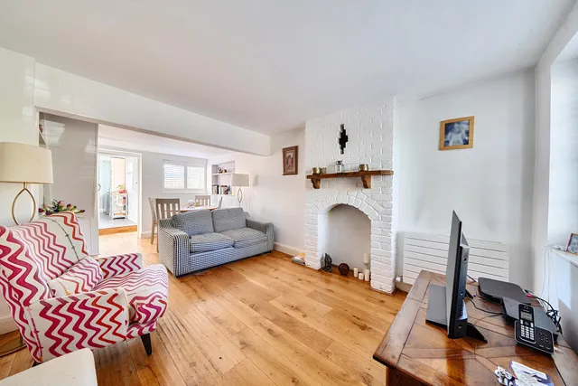 Alma Road, Esher, KT10