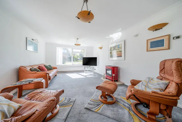 Manitoba Place, Eydon, NN11