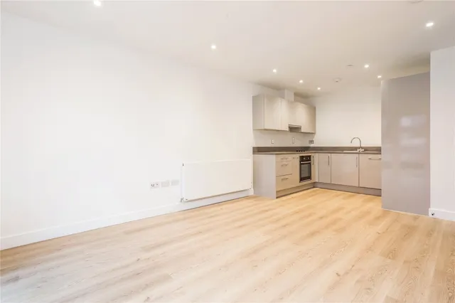 Flambard Way, Godalming, GU7