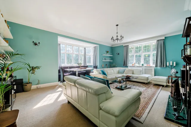 Longdown Road, Lower Bourne Farnham, GU10