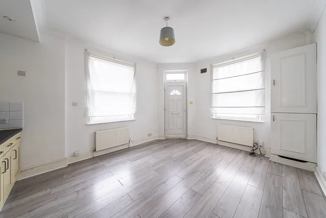 132 Stonhouse Street, London, SW4