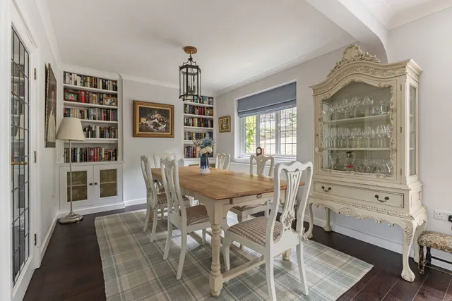 Winchester Close, Esher, KT10