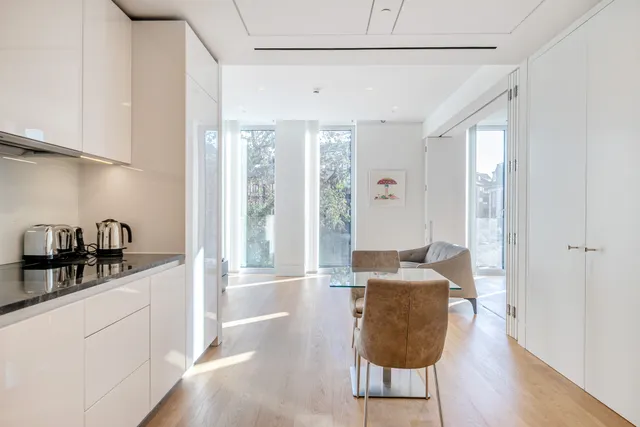 Hollandgreen Place, London, W8