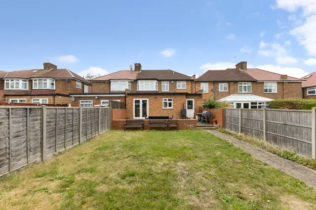 Peareswood Gardens, Stanmore, HA7