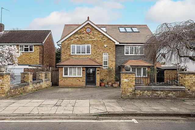 Hazelwood Close, Ealing, W5