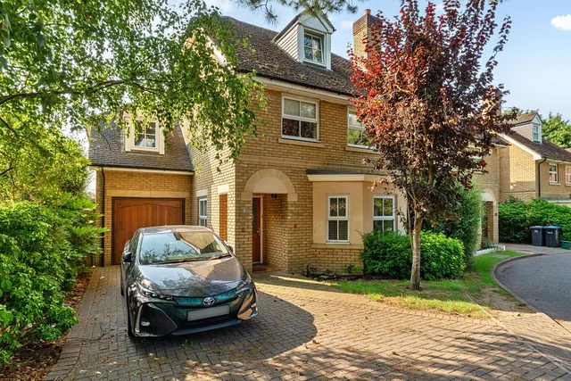 London Road, Egham, TW20
