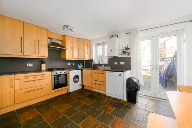 Inglewood Close, London, E14